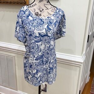 Lilly Pulitzer Blue and White Floral Short Sleeve Tee